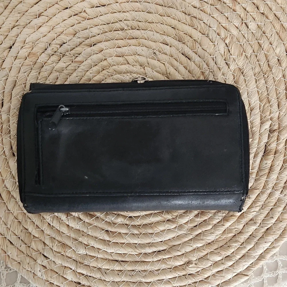 Wilsons Leather Black Trifold Checkbook Wallet Gold Logo ID Window Zip Pocket